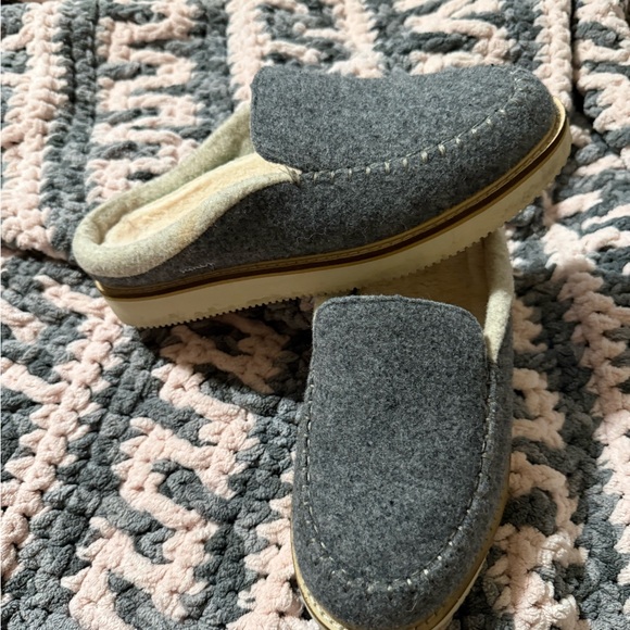 Sanuk wool felt cozy clogs - Picture 3 of 4
